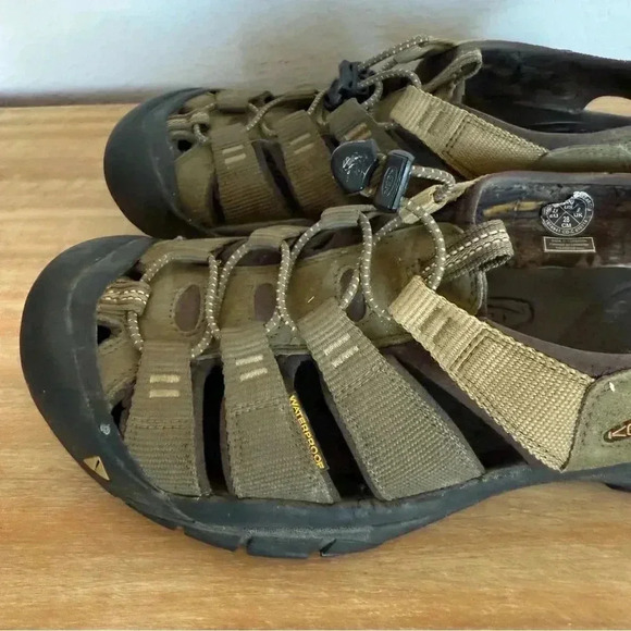 Keen Newport Men’s Waterproof Outdoors Sandals Size 10 US Green Closed Toe - Picture 6 of 12